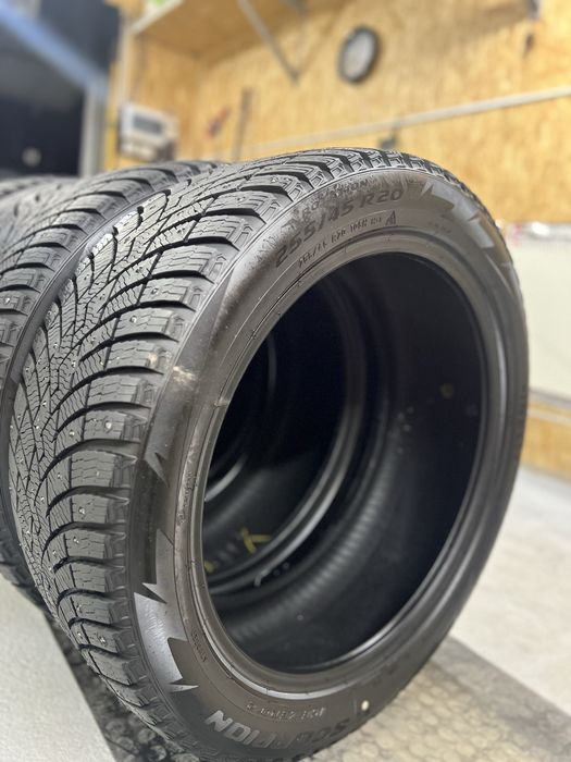 Продам резину PIRELLI 255/45/20