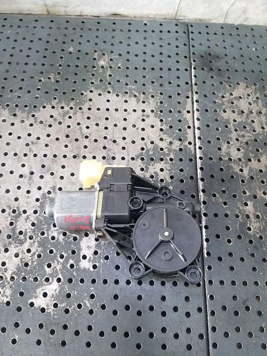 Motoras macara dreapta fata ford fiesta 6 cb1 ccn 0130822405 8a6114553b