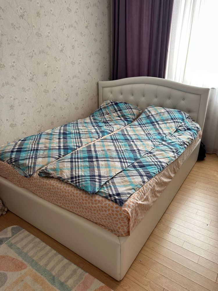 Продам ДВУСПАЛЬНУЮ кровать с матрасом