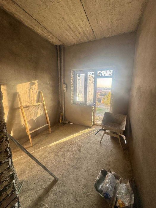 Продаётся 2х комн квартира на 2 этаже Ор-р 5 Микрорайон Давр Банк