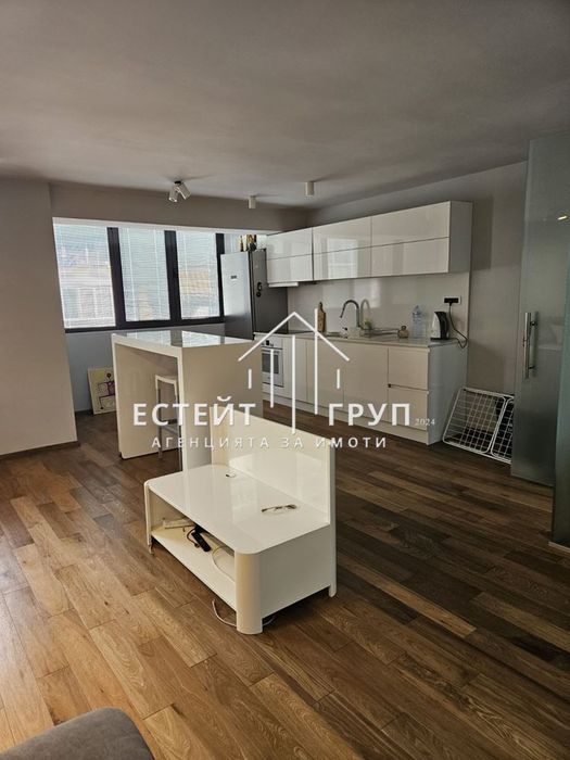 Продава се Двустаен апартамент в Варна, Център - 95 кв.м за 2053 €/кв.м - Снимка #2