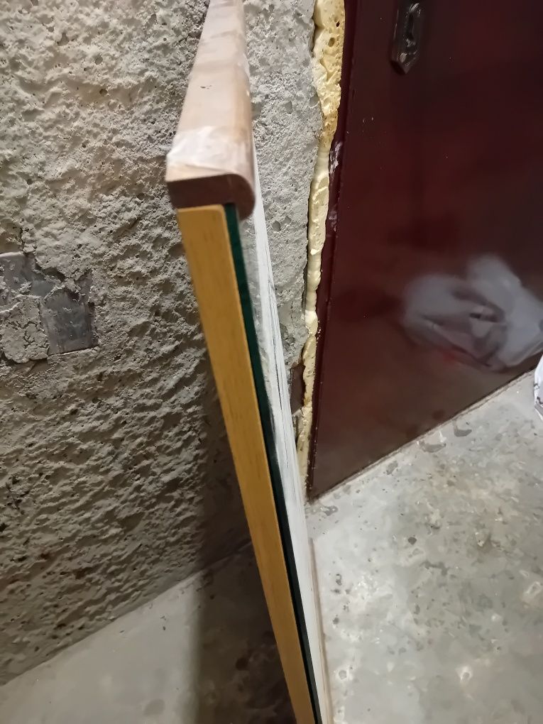 Огледало на дървена рамка