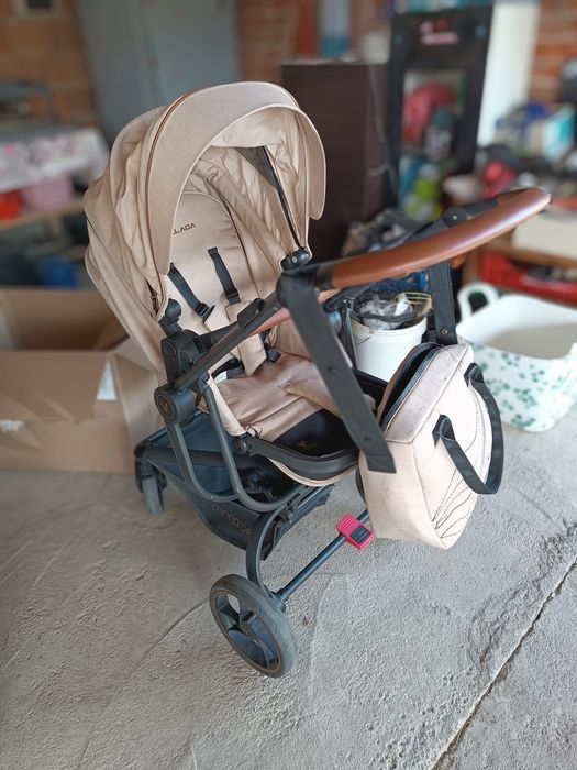 Продавам нова количка  CANGAROO ELLADA