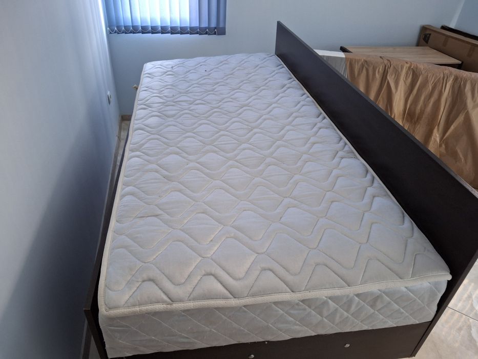 Легло с поядигащ механизъм + подарък матрак