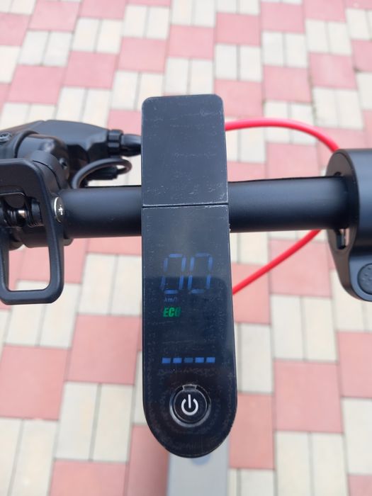 Vând trotineta electrica