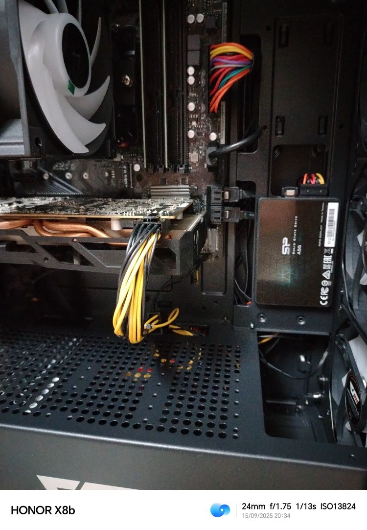 Геймърски компютър НОВ! RYZEN 5 3600 / 16GB RAM