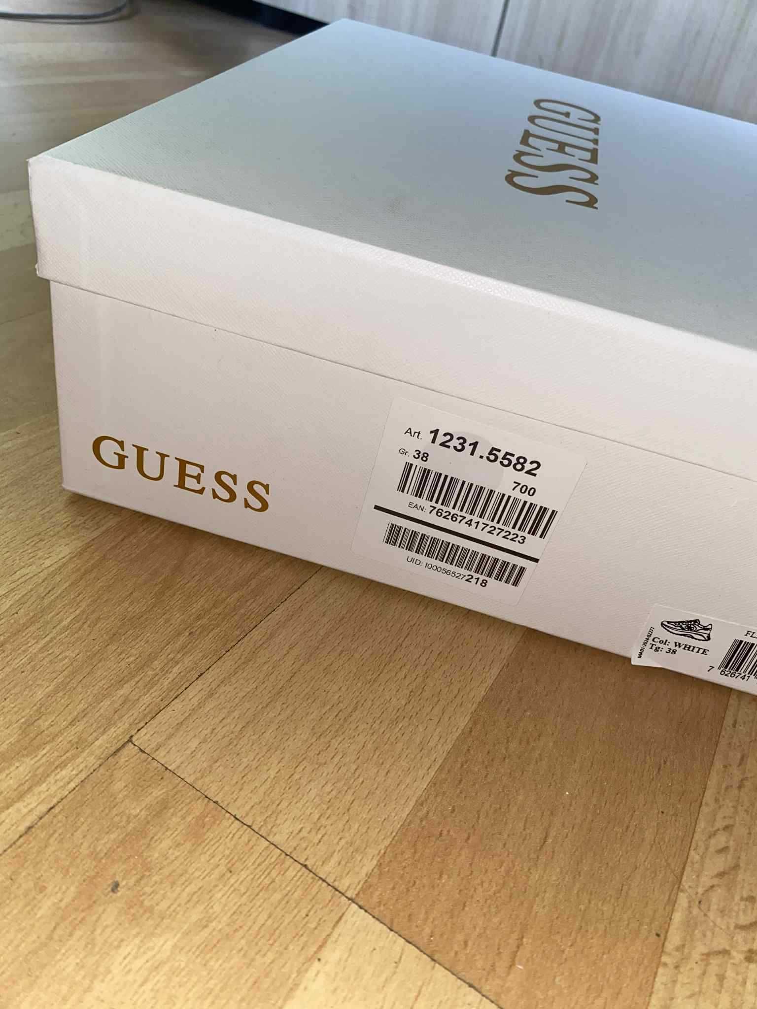GUESS Ниски маратонки 'Luckei' в Бяло