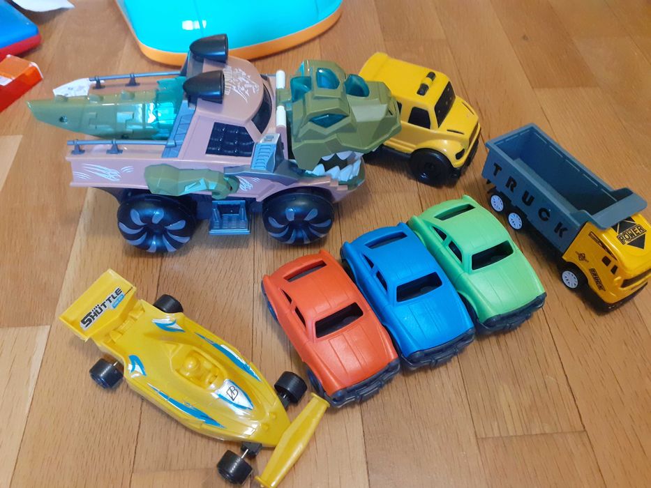 Играчки Коли и писта