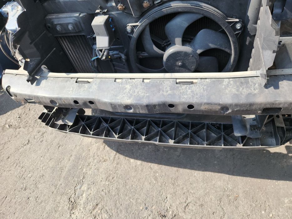 Основа на предна броня за CITROEN Berlingo III