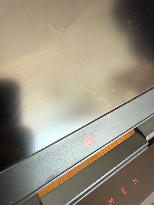 HP Omen 15.6” NVIDIA GTX 1650 спукан дисплей!