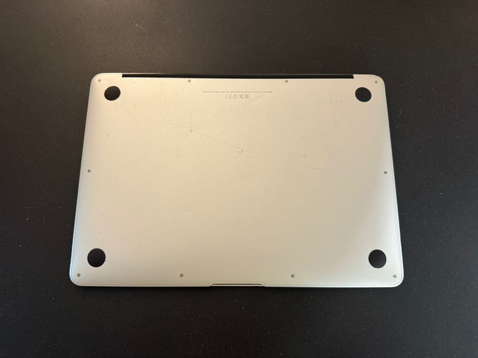 Macbook Air A1466 (2014) macOS Catalina 13 inch 4GB Ram 128 GB storge