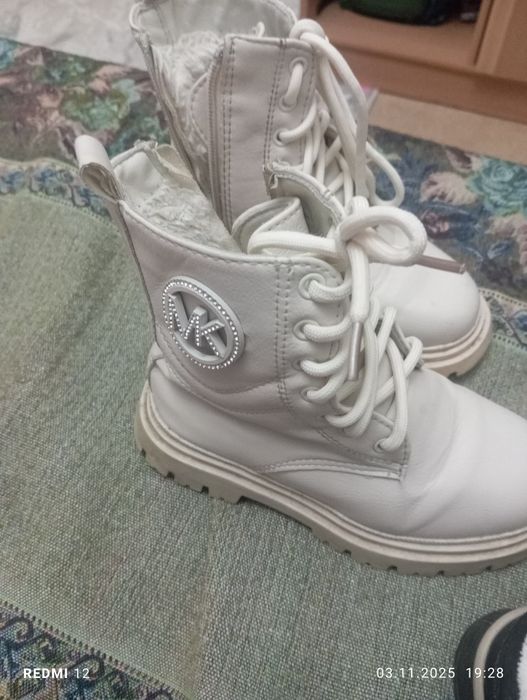 Продам зимние ботинки