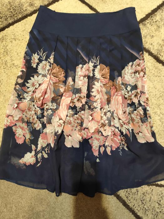 Vând haine damă mărimea M și 42