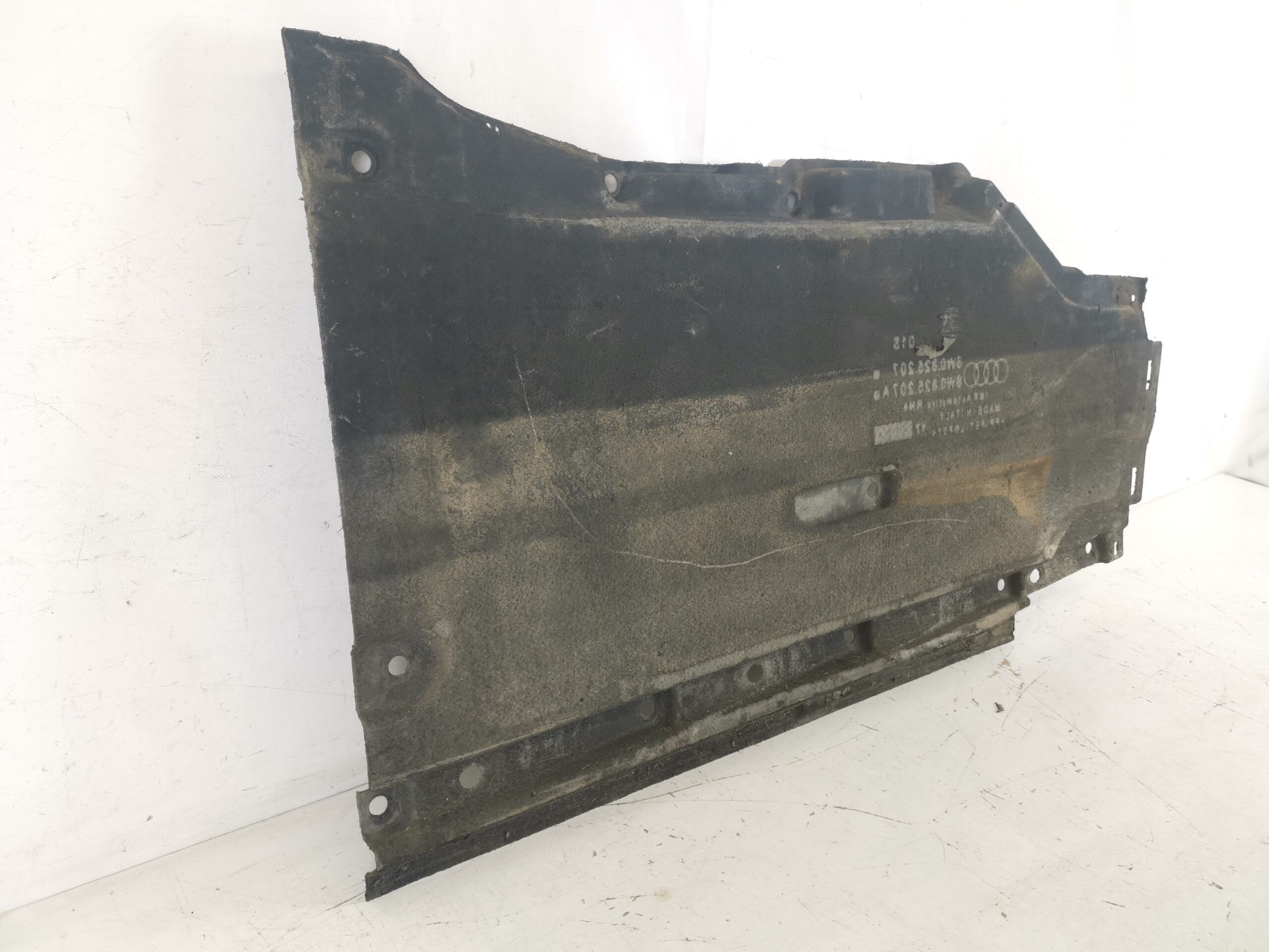 Ляв подов протектор Ауди А4 Б9 / Audi A4 B9 Оригинален, в добро състоя