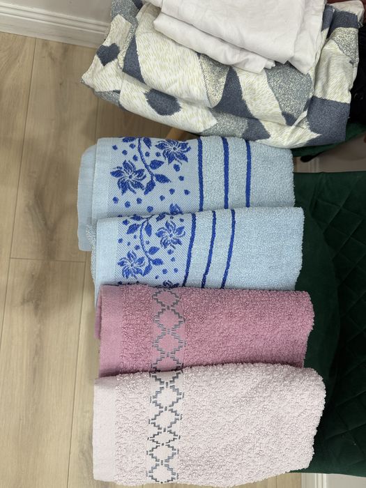 Постельное белье полуторка и 4 полотенца