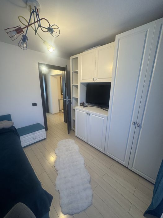 Inchiriez apartament