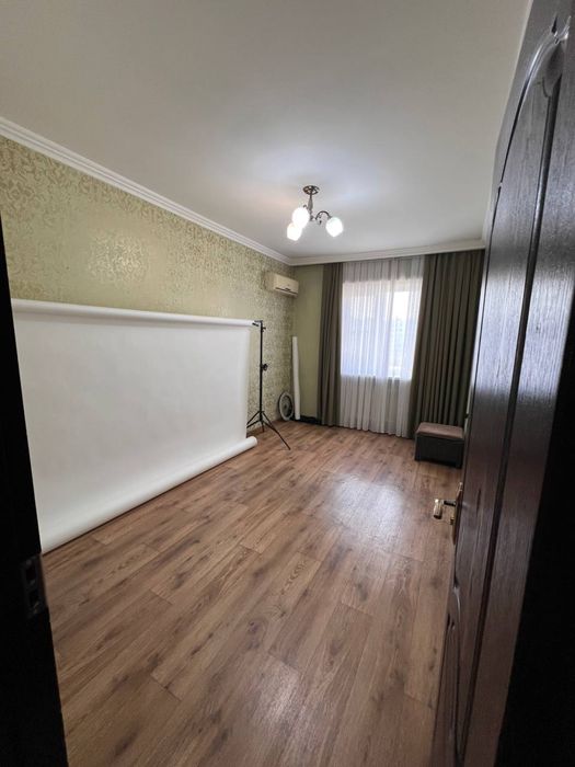 Продаеться 4-х комнатная квартира на алгоритме