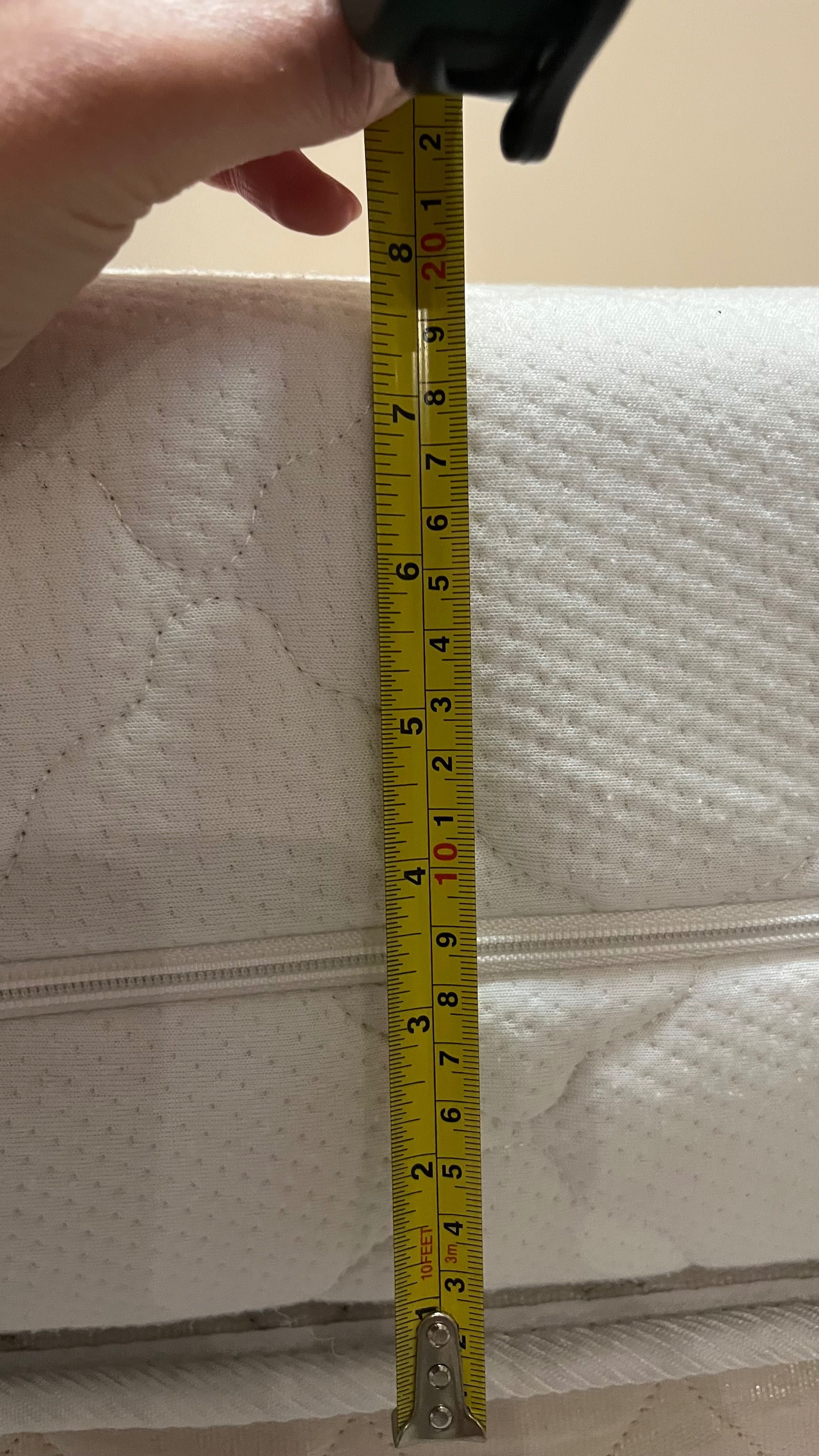 Продавам матрак с размери 160/200
