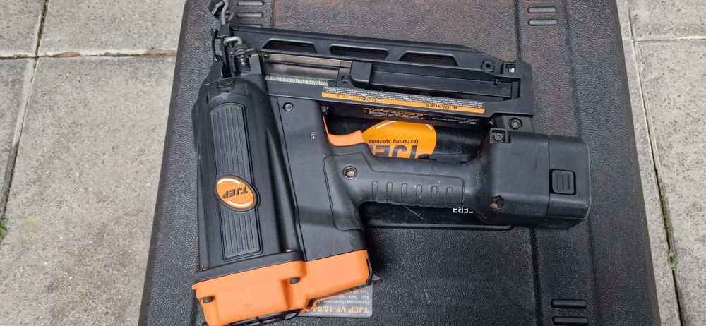 T jep pistol de cuie de finisaje