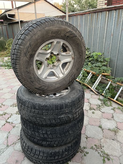 продам шины комплект с дисками