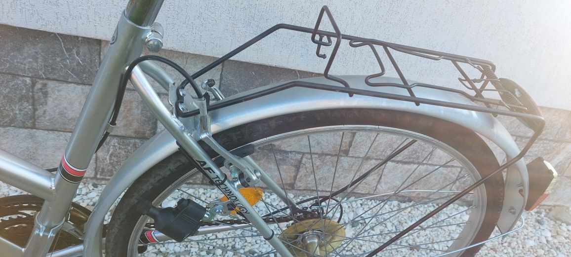 Vând Bicicleta Treking Roti 28 de oras Fischer Cadru Aluminiu