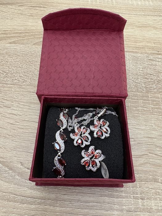 Комплект бижута (нов) - колие, гривна, пръстен, обици