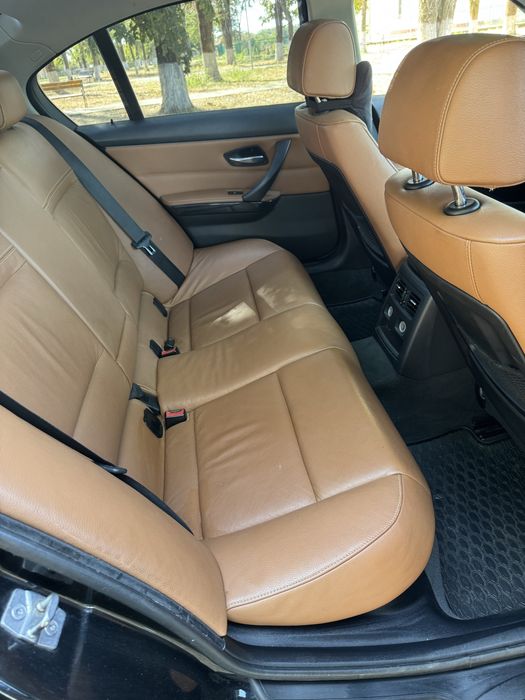 BMW E90 320d / Trapa / Navi / Piele