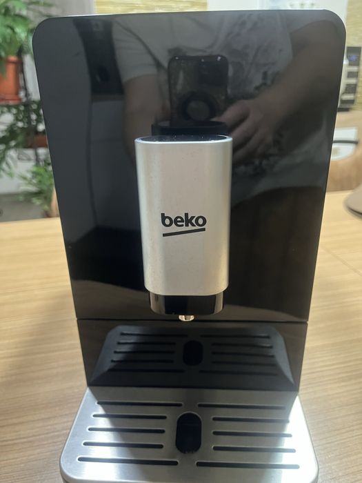 Vand espressor automat cu boabe slim negru argintiu