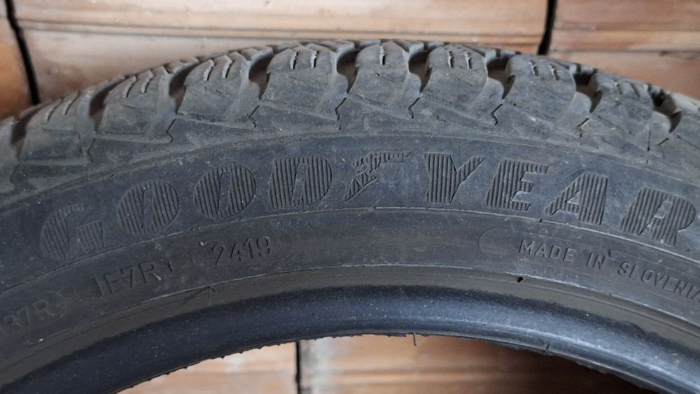 Всесезонни гуми Goodyear Vector 4seasons 225/45/17