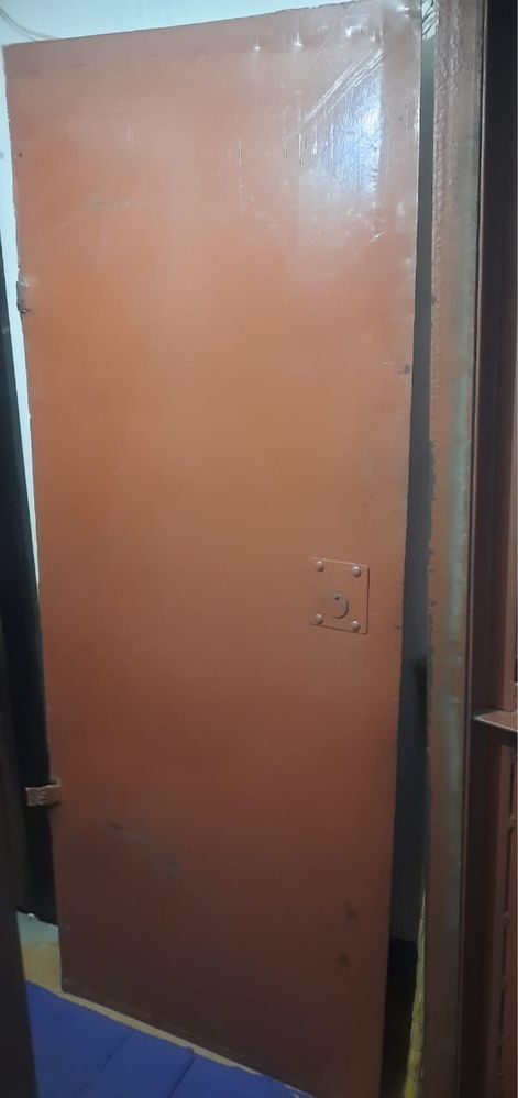 Продам входную дверь