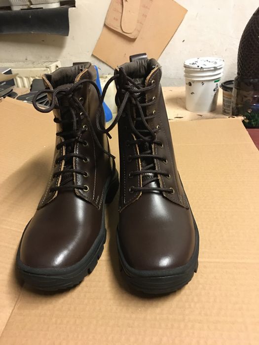 Bocanci militari maro de iarna