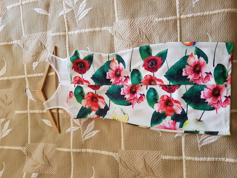 рокля на цветя