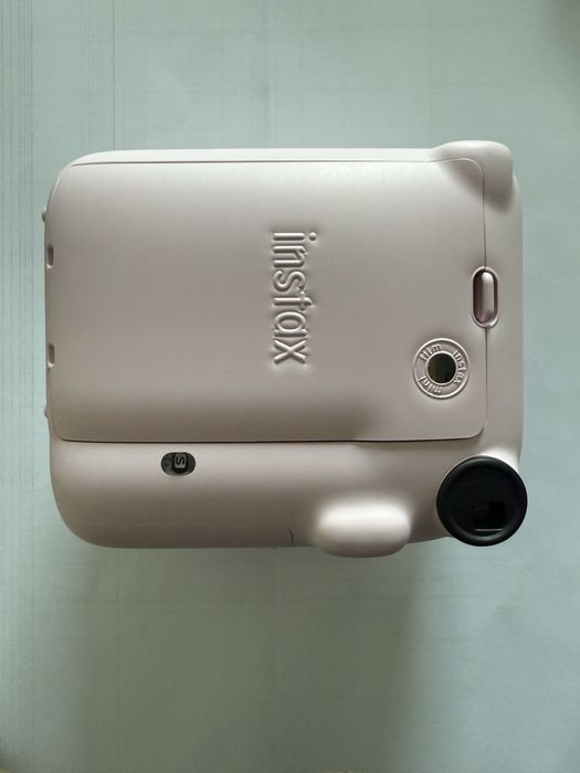 Продается INSTAX MINI 12