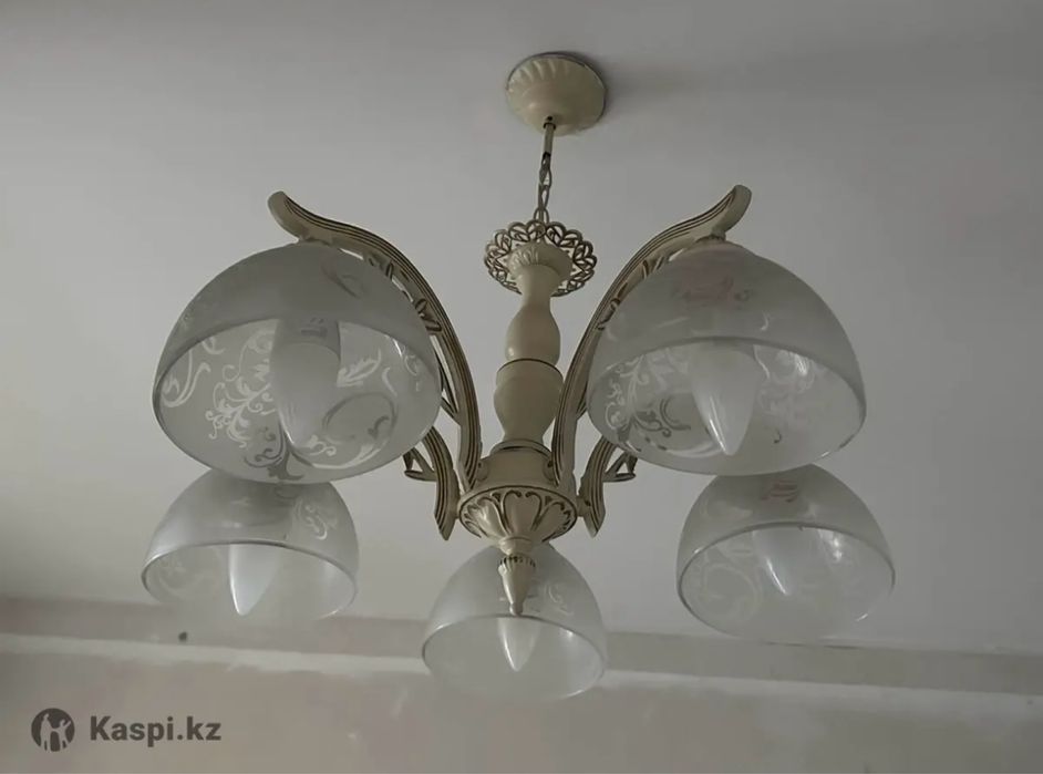 Продам люстру и бра