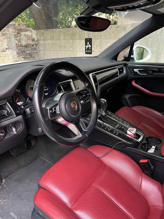 Porsche Macan Model S