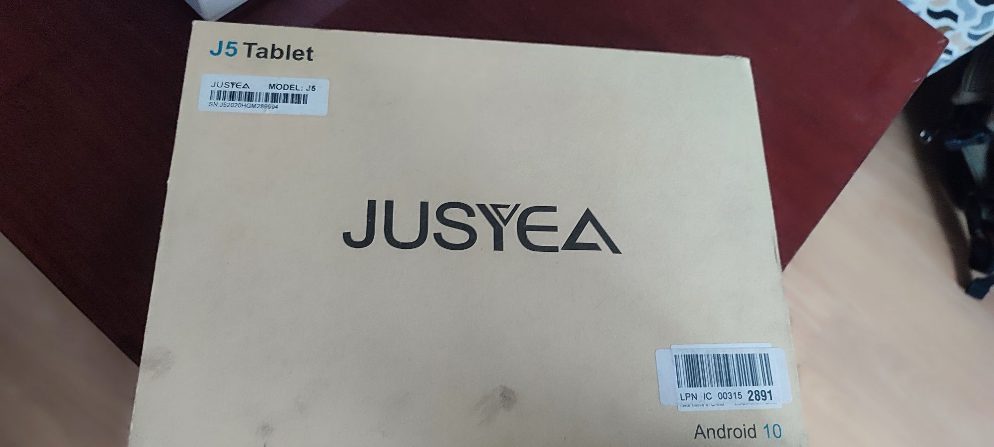 tableta cu tastatura si mouse jusyea J5