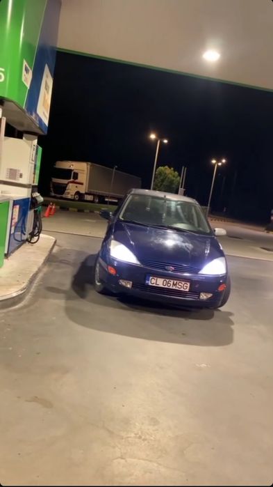 Vând schimb ford focus 1.8 benzina