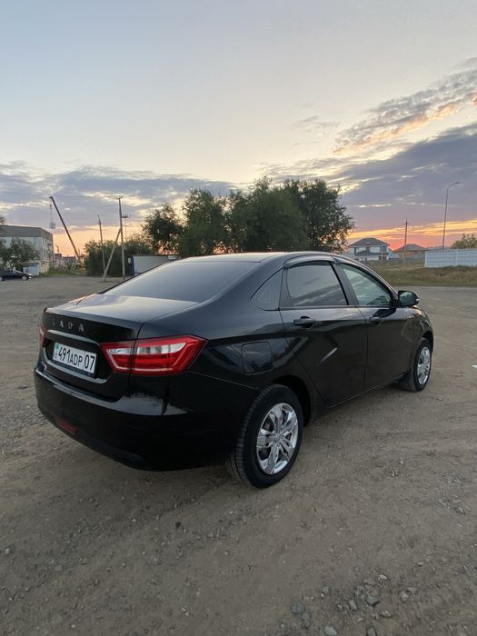 Продам Веста 2018 в отличном состоянии