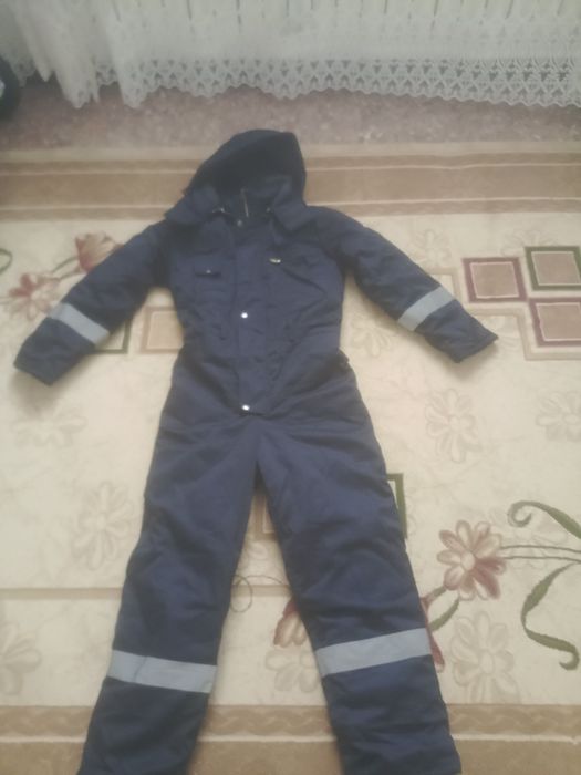 Продам комбизон зимный новый 44 размер 176 рост  10 000