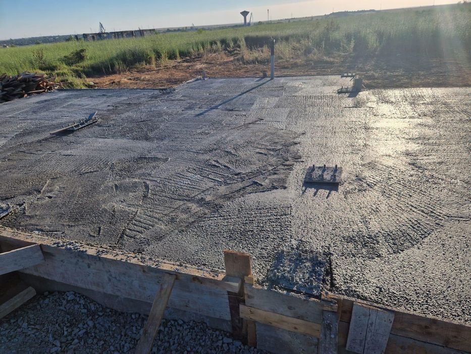 Teren curți construcții
