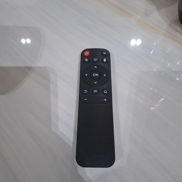 Продаю Проектор HY300