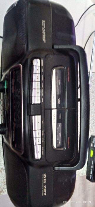 Магнитофон SHARP.