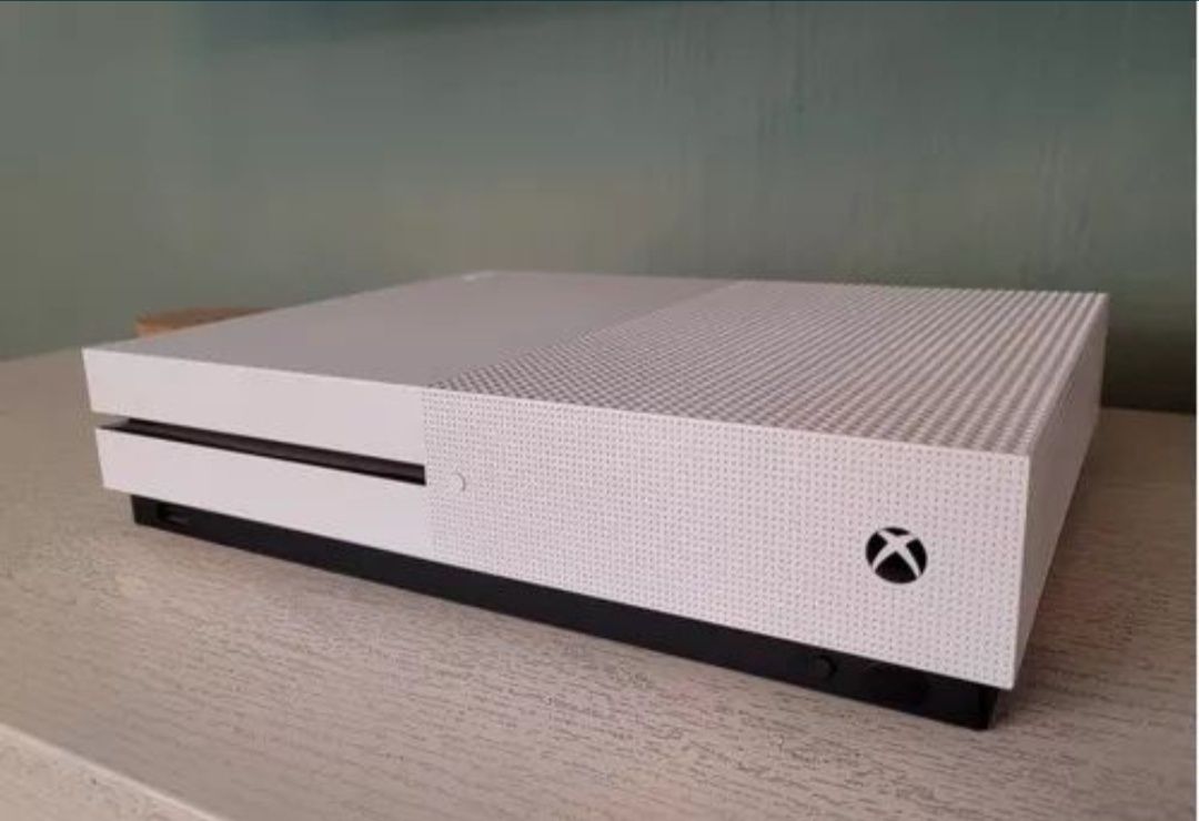 Продам X BOX ONE X