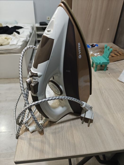 Утюг Vitek 2400W