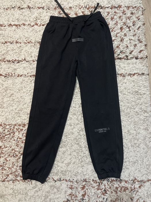 pantaloni essentials