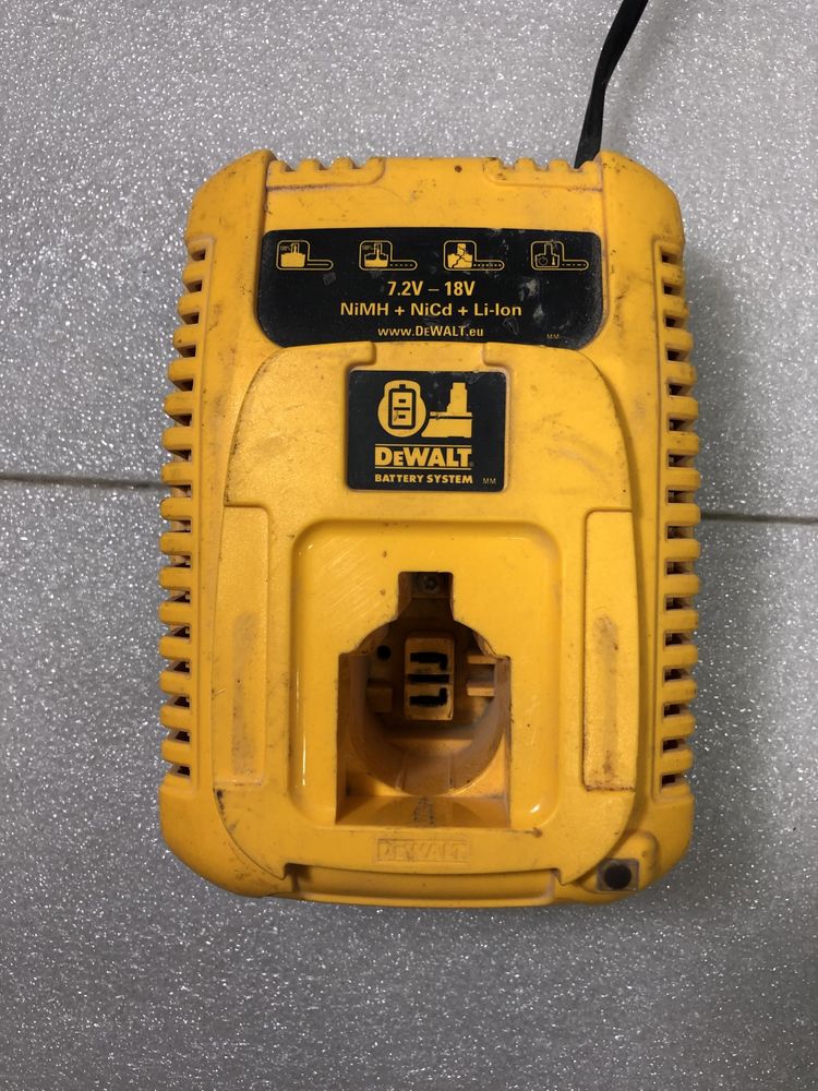 Зарядно Dewalt