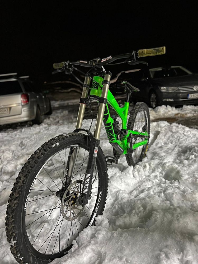 Downhill YT Tues Industries 2.0