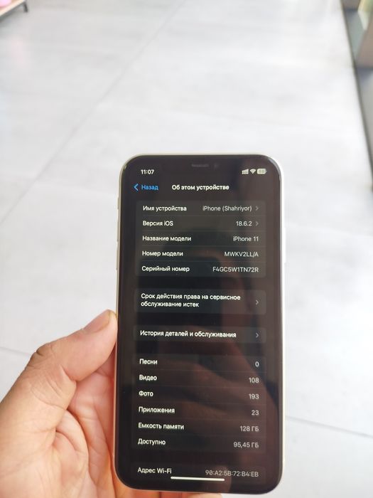 IPhone 11 128 tali 75 yomks ochilmagan tel yonida sal chaqa chuqalari