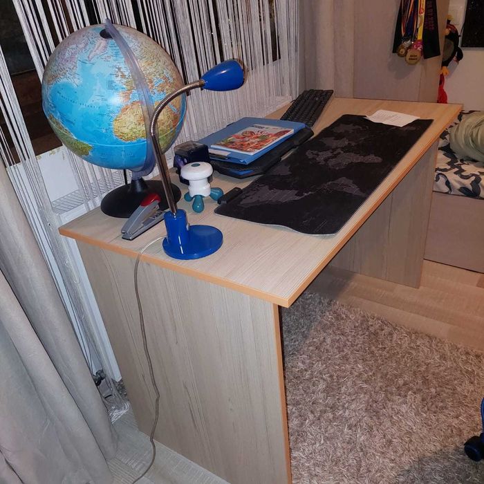 Vând birou pentru copii