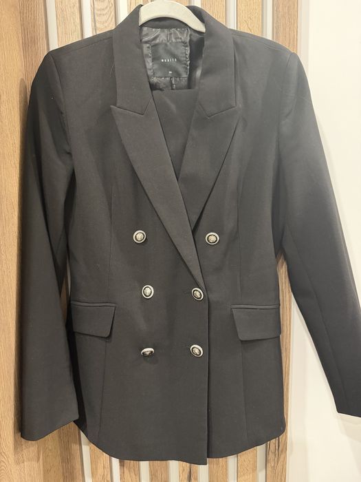 Черен класически костюм/ сет на Mohito. Размер 38